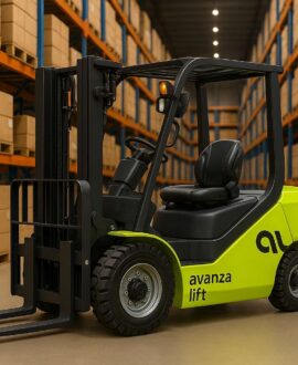 Montacargas eléctrico AvanzaLift descargando pallets en almacén